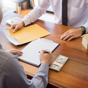 Cine poate retrage banii din contul unei persoane decedate