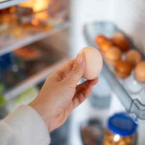 Cum păstrăm ouăle corect în frigider
