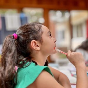 Cum contribuie lectura la dezvoltarea gândirii critice în gimnaziu – 7 pași practici pentru părinți și profesori