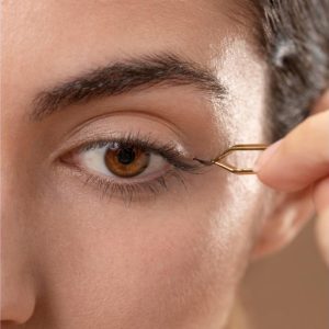 Cum cureți corect extensiile de gene fără să le deteriorezi?