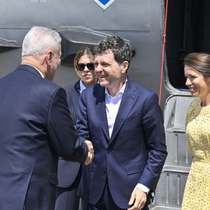 Cum a apărut Mirabela Grădinaru la Summitul NATO de la Ankara. Rochia galbenă de zi și ținuta albastru-turcoaz de la dineul oficial au atras toate privirile