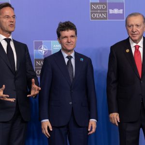 Ce cadou a primit Nicușor Dan de la președintele Turciei, Recep Erdogan, la summitul NATO de la Ankara: „Va fi păstrat în cadrul Serviciului de Protecţie şi Pază”