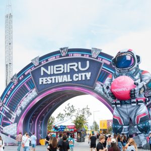 BEACH, PLEASE! 2026 continuă în forță: Ziua 1 a adus show-uri spectaculoase și o energie care a ținut festivalul viu până târziu în noapte