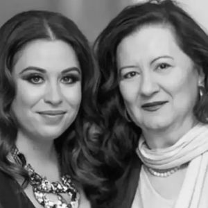 Oana Roman spune că primește semne de la Mioara Roman, la mai bine de doi ani de la moartea ei: ”Eu vorbesc cu ea, îi aprind lumânări, merg la cimitir”/ EXCLUSIV