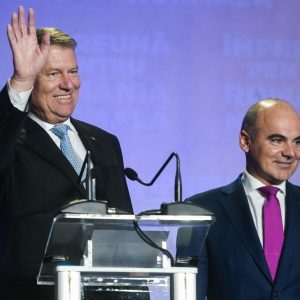 Rareș Bogdan păstrează legătura cu Klaus Iohannis și dezvăluie ce mai face fostul președinte, după plecarea de la Cotroceni: „Cum să intru eu în Sibiu și să nu-i dau un telefon președintelui?”