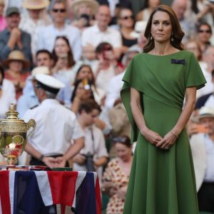 De ce poartă Kate Middleton mereu o fundă la Wimbledon. Simbolul discret pe care doar câteva persoane din lume au dreptul să îl afișeze