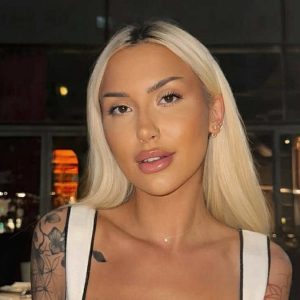 Delia Salchievici s-a despărțit de iubit. Motivul separării: „Sunt singură. Iubeam mai mult omul de lângă mine decât pe mine însămi”