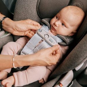 Cinci recomandări pentru călătorii mai sigure în familie atunci când vorbim despre caniculă, drumuri lungi și momente de oboseală