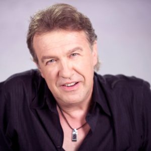 Imagini cu Milena, fiica lui Gabriel Cotabiță, la aproape doi ani de la moartea tatălui ei. Cum a  fost fotografiată pe plajă și cine a însoțit-o