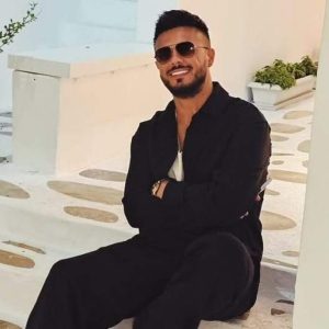 Cum a apărut burlacul Gabi Bădălău, la o petrecere, după despărțirea de Bianca Drăgușanu. A postat fotografia în care apare înconjurat de mai multe femei