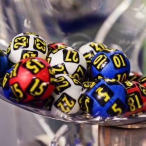 Femeia care a câștigat premiul de 10 milioane de euro la Loto 6/49 are 59 de ani și este pensionată pe caz de boală: „O minune care mi-ar putea salva viața”