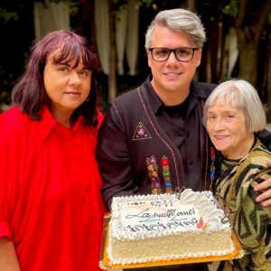 Imagini rare cu mama și bunica lui Fuego. Artistul s-a întors la Turda, locul unde a copilărit: „Mă bucur de oamenii mei dragi!”