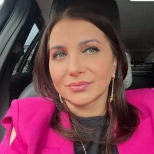 Carmen Șerban a căzut cu mașina într-o groapă, în București: „S-a surpat asfaltul. Nu mă întrebați cum am ieșit că nu știu”/ Cum se simte cântăreața după accident
