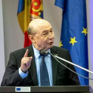 Traian Băsescu, reacție după ce a fost votată Legea ANI: „Avem demonstraţia că, dacă e vorba de furat, se solidarizează politicienii cu cetăţenii. Legea salarizării e oglinda”
