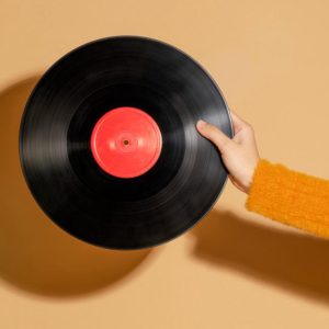 Viniluri pentru o colecție pop actuală: artiști, albume și piese de urmărit