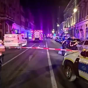 Doi oameni au murit după ce o mașină a urcat pe sensul giratoriu și a spulberat trei pietoni, în Brașov: „A fost un carnagiu”. Șoferul de 50 de ani, testat negativ la alcool și droguri. Ce verifică anchetatorii