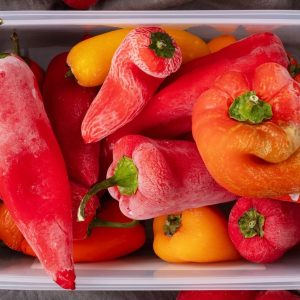 Cum se congelează ardeii pentru ciorbe și umpluturi fără să-și piardă gustul