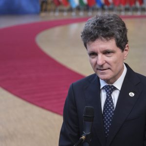 Nicușor Dan a promulgat legile privind criza carburanților și TVA redus la locuințe. Ce se schimbă pentru români: „Decizii care protejează veniturile!”
