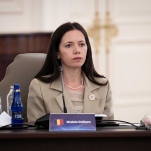 Mirabela Grădinaru și-a publicat declarația de avere. Ce salariu are partenera lui Nicușor Dan și ce proprietăți deține pe numele ei