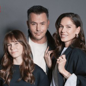 Irina, Diana și Răzvan Fodor, prima copertă de familie în VIVA! de septembrie: „Pur și simplu ne iubim. Încă ne place foarte mult să fim împreună. Pare puțin, dar nu e deloc puțin după aproape 20 de ani“ / EXCLUSIV