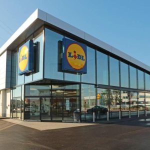 Lidl recompensează reciclarea. Clienții pot primi cupoane de până la 25 de lei pentru ambalajele returnate prin SGR