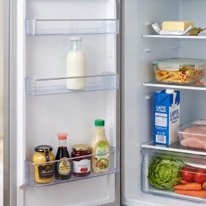 De ce nu se ţine laptele pe uşa frigiderului. Ordinea corectă pentru depozitarea laptelui de consum şi a altor alimente în frigider