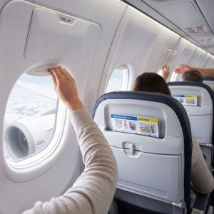 Motivul pentru care jaluzelele trebuie ridicate la decolarea și aterizarea avioanelor
