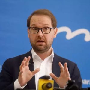 Dominic Fritz, despre noul Guvern: „Nu există un premier independent. Este o sintagmă fără niciun fel de sens. Nici apolitic nu există”. USR este pregătit să susțină alegerile anticipate
