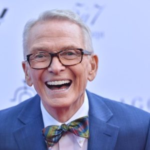 A murit Bob Mackie, designerul de legendă care a creat costume pentru Cher, Marilyn Monroe și Elton John. „Sultanul Paietelor” avea 87 de ani: „Geniul și creațiile sale extraordinare vor trăi pentru totdeauna”