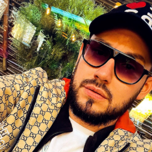 Mormântul lui Andrei Versace, lăsat în paragină. Acum doi ani, cel supranumit „regele fițelor” a fost găsit mort în casă, la doar 37 de ani