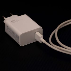 Ce înseamnă cifrele de pe încărcătorul telefonului și cum alegi corect