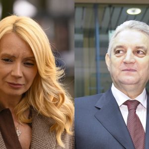 Cum arată părinții Dacianei Sârbu. Fostul senator Ilie Sârbu și soția sa, Mariana, s-au îmbrăcat asortat și s-au fotografiat alături de Maria, nepoata lor