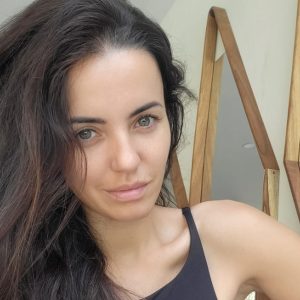 Ce scrie presa internațională după moartea Mădălinei Apostol! Ce au remarcat jurnaliștii străini, după ce i-au analizat ultimele postări: „A fi sau a nu fi”