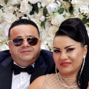 Cati Simionescu spune de ce i-a iertat, de fapt, infidelitățile lui Adrian Minune. Susține că nu copiii au ținut-o lângă el: „Cred că n-am putut eu să trăiesc fără el. 100 de copii nu te țin lângă cineva”