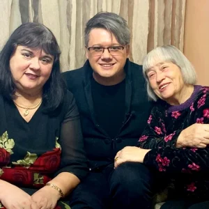 Fuego, interviu emoționant despre mama lui: „A fost mereu stâlpul, echilibru, un motiv pentru a lupta, determinare. Parte din ce sunt azi îi datorez ei și luptei ei din copilăria mea”. Ce spune despre bunica lui / EXCLUSIV