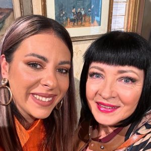 Neti Sandu împarte hainele cu nepoata ei, Alice, mai tânără decât ea cu 30 de ani. Ce relație au: „Facem aceleași lucruri, ne îmbrăcăm la fel!” / EXCLUSIV