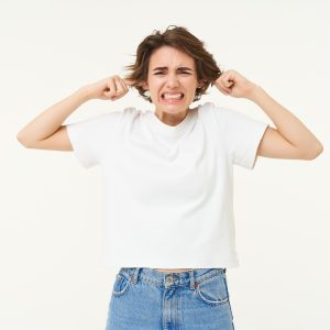 De ce ne scot din minți zgomotele repetitive. Explicația pentru care nu suporți să auzi pe cineva mestecând