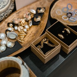 Cum alegi un cadou prețios pentru cei dragi – inspirație de la Traser Gold