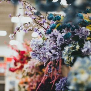 Idei creative pentru decorarea casei cu flori artificiale