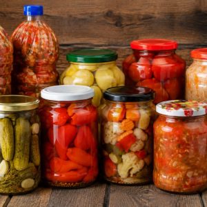 Ce să pui în salicilat ca să iasă gustoase conservele. Ingredientul secret care se adaugă pentru a păstra legumele mai bine