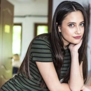 Oana Cârmaciu, actrița care a jucat în serialul „Sacrificiul” de la Antena 1, a semnat cu PRO TV. În ce film va apărea alături de Dragoș Bucur și Cabral: „M-a scos din zona de confort”