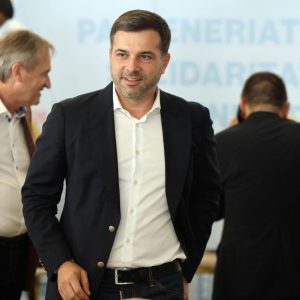 Noul ministru al Transporturilor, gafă la prima sa vizită pe un șantier de autostradă. Ștefan Popa a greșit numele Tunelului Momaia de pe Autostrada Sibiu-Pitești: „Am fost și eu în Tunelul Momoa!”