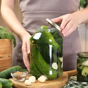 Ce condimente se pun la murături. Ghidul complet pentru un gust desăvârșit și legume crocante