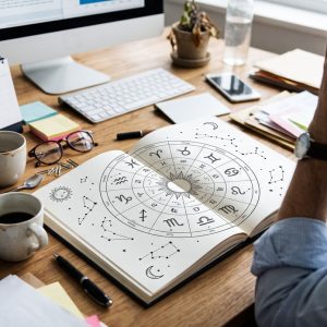 Horoscop 15 octombrie 2026. Trei zodii au parte de stres la locul de muncă