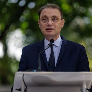 Luca Niculescu, după întâlnirea cu miniștrii din viitorul Guvern: „Nu ne așteaptă o perioadă ușoară. Sunt multe probleme care nu mai pot fi amânate!”