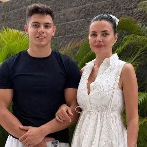 Tony, fiul cel mic al Mădălinei Apostol, a spus cine a luat gențile de firmă ale mamei sale: „Le-au furat, le-au vândut. Mai sunt și alte obiecte. Nici adidașii ei nu mai sunt, costă în jur de 1.000 de euro”