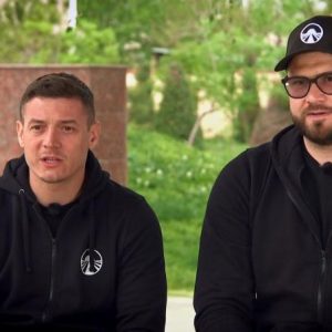 Alin Alexuc de la Asia Express are iubită de 12 ani și s-au logodit: „În ciuda programului de sportiv, a plecărilor, a distanței, ea mi-a fost mereu alături, în toate momentele importante” / EXCLUSIV