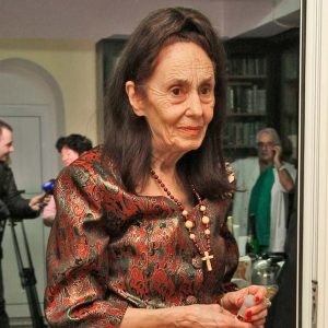 Adriana Iliescu se judecă de peste 20 de ani pentru o casă moștenită de la tatăl ei. Acuză că i-a fost vandalizată proprietatea și că rudele au vândut mai mult decât le revenea