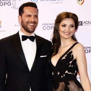 Cum a început relația dintre Adrian Nartea și soția lui topmodel, acum 16 ani: „Ne-am cunoscut în Tunisia. Mi-a plăcut că pe lângă că era frumos, era și foarte deștept” / Cum au reușit să-și salveze căsnicia și să renunțe la divorț