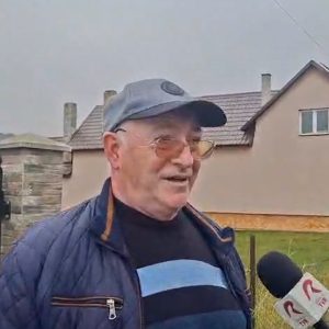 Bunicul elevului care a comis atacul din Bistrița asupra profesoarei acuză că nepotul său a fost victima bullyingului. Problema ar fi fost reclamată la școală: „E vina sistemului!”